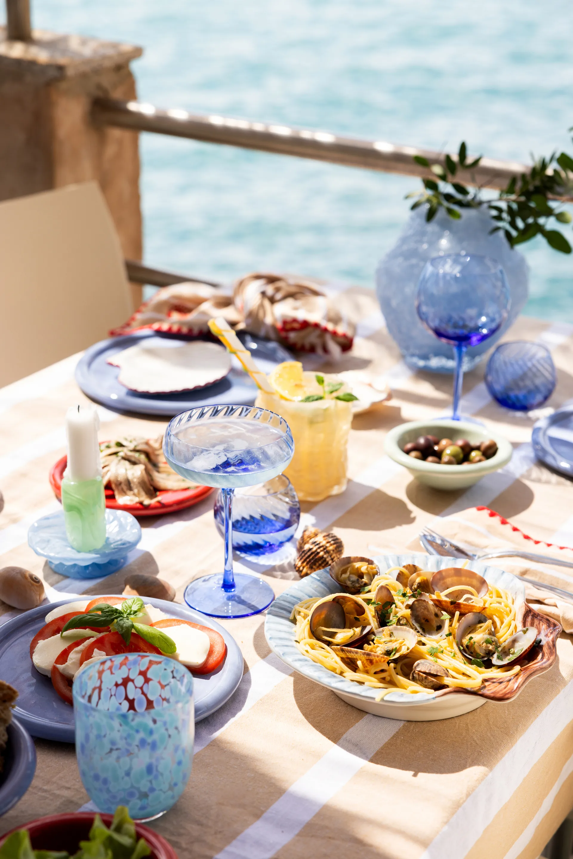 Plato Armona 23,5x23,5 cm, Azul claro Byon