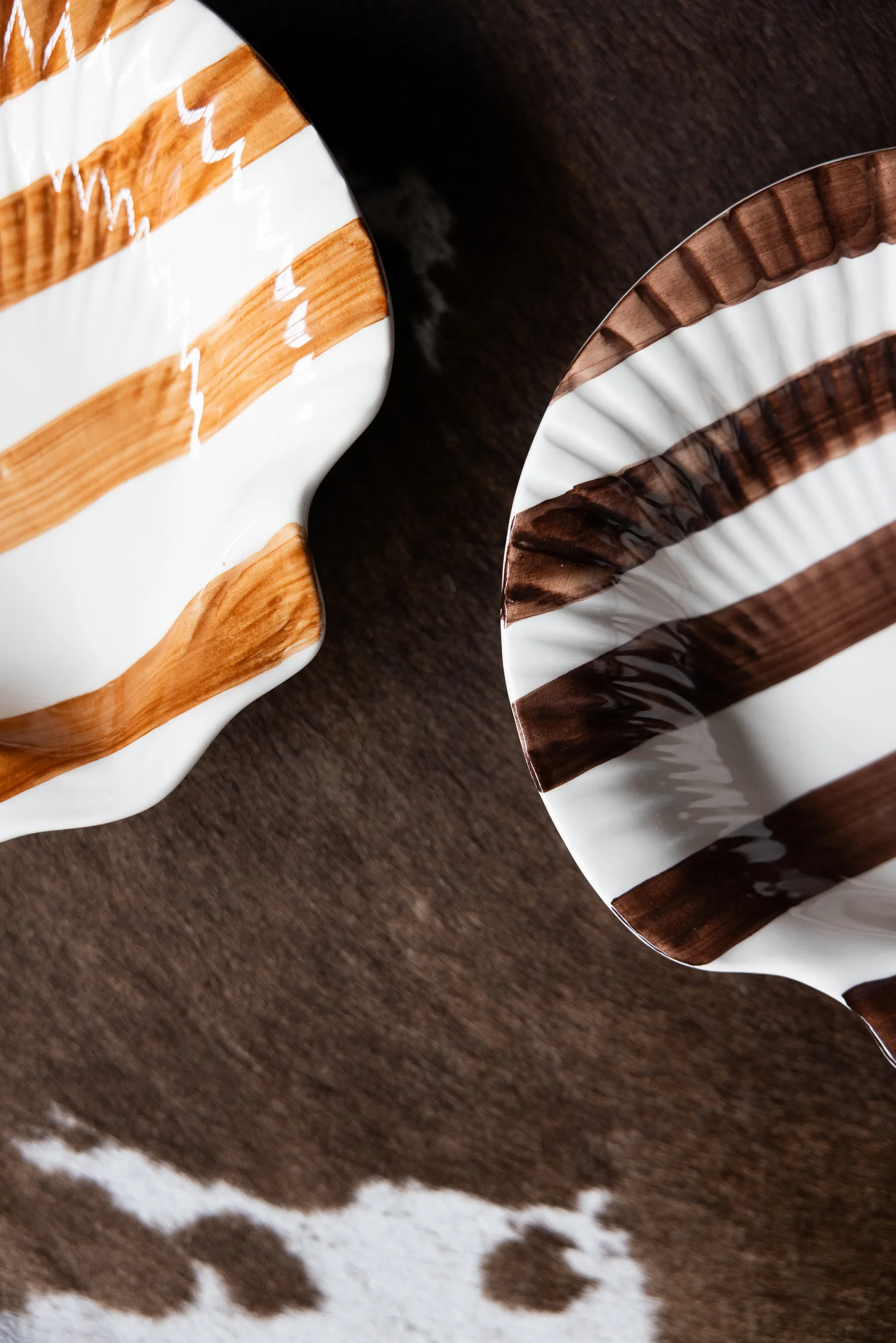 Plato Armona stripe 23,5x23,5 cm, Marrón oscuro-blanco Byon