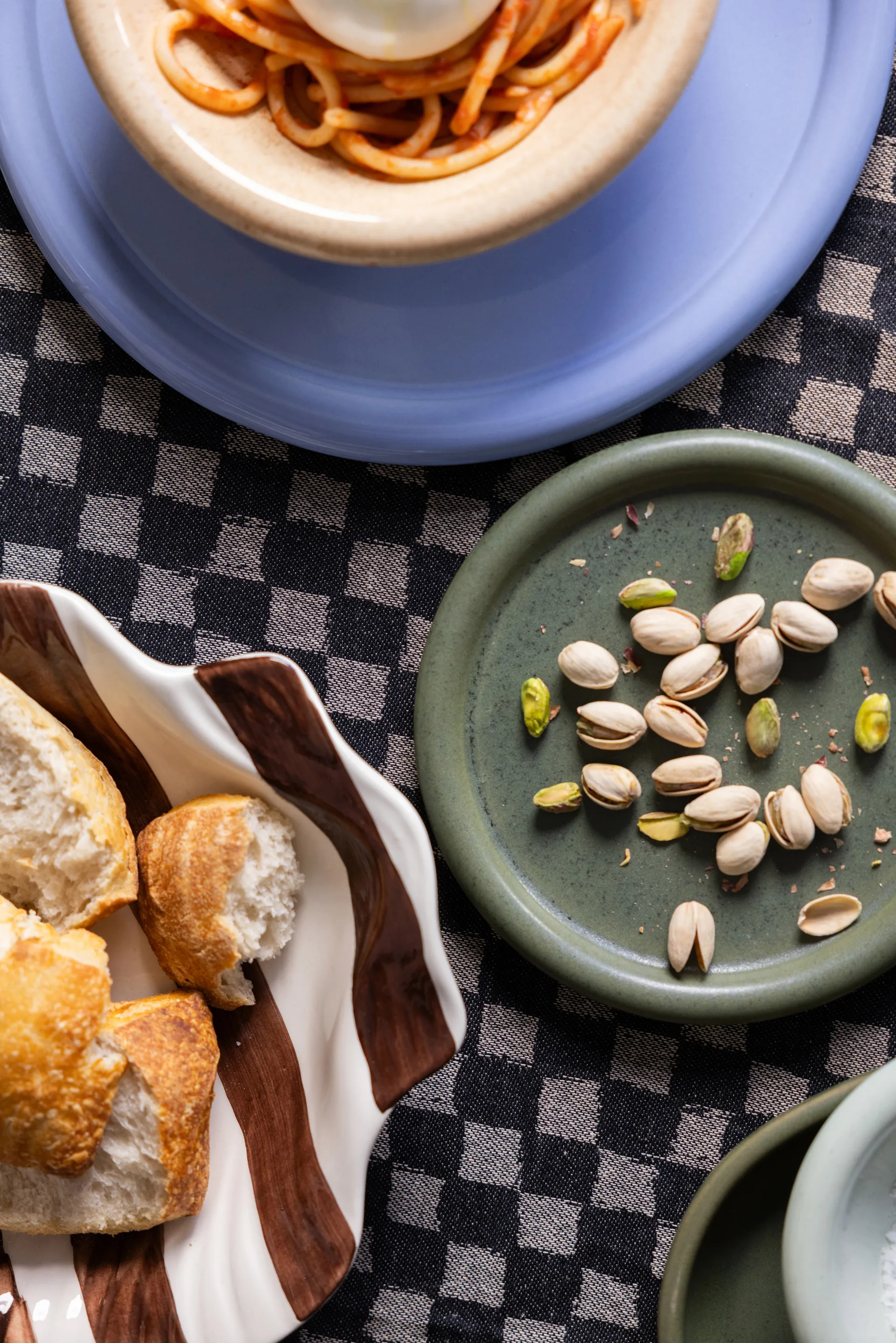 Plato Armona stripe 23,5x23,5 cm, Marrón oscuro-blanco Byon