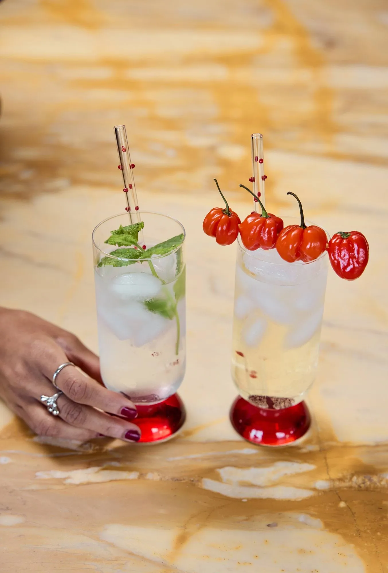 Vaso alto para bebidas Spice 38 cl 2-pack, Transparente-rojo Byon