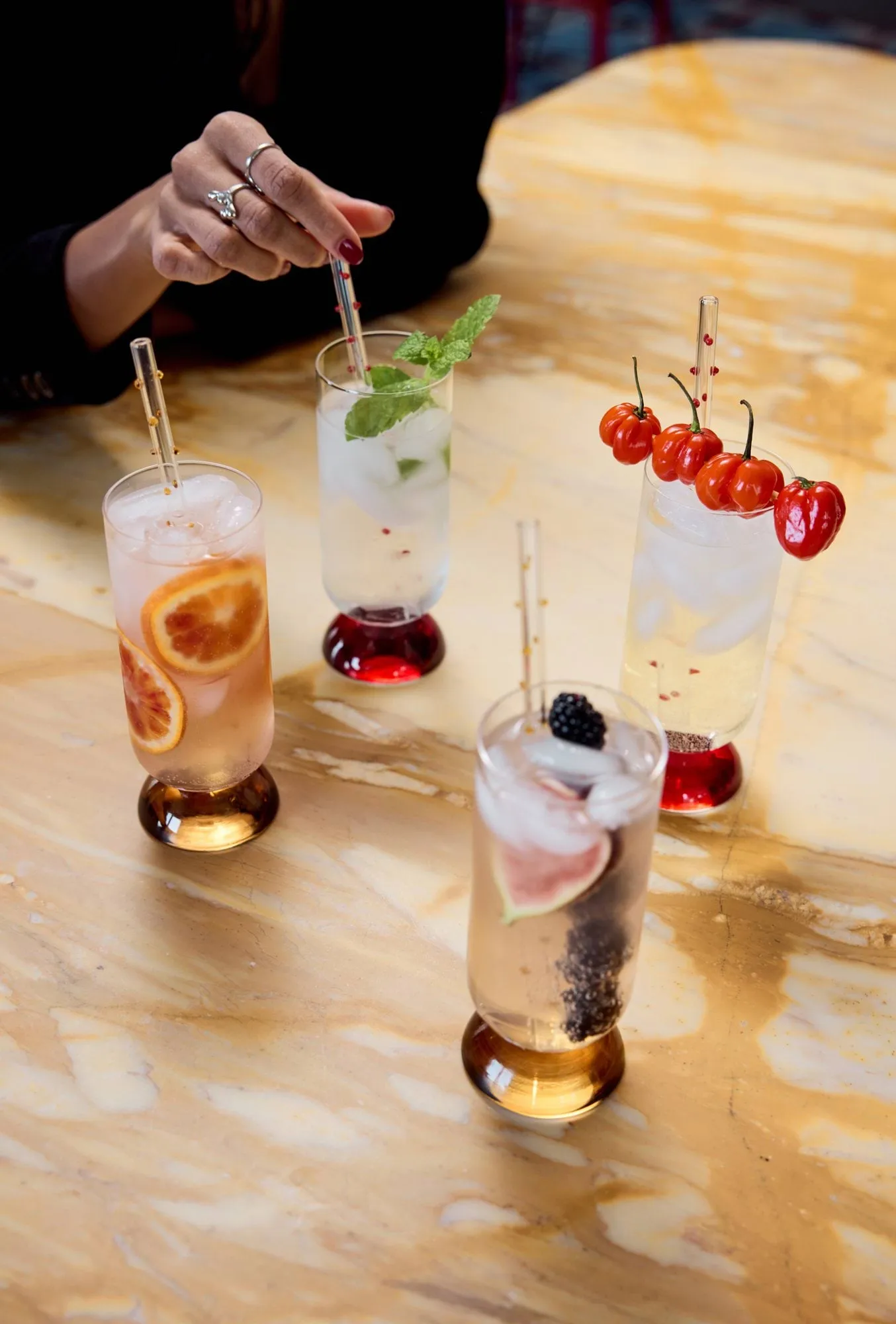 Vaso alto para bebidas Spice 38 cl 2-pack, Transparente-rojo Byon