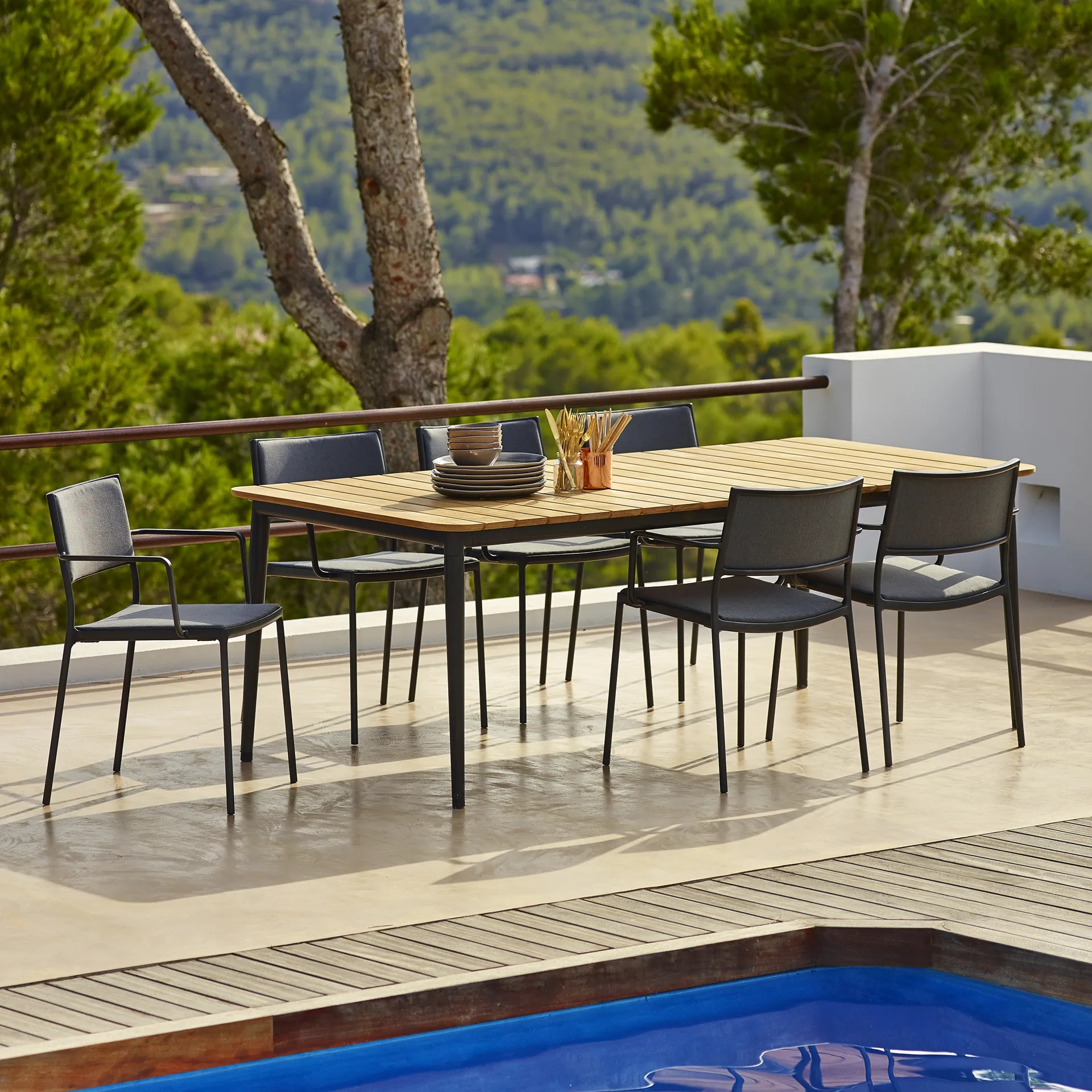 Silla con reposabrazos Less, Light grey Cane-line