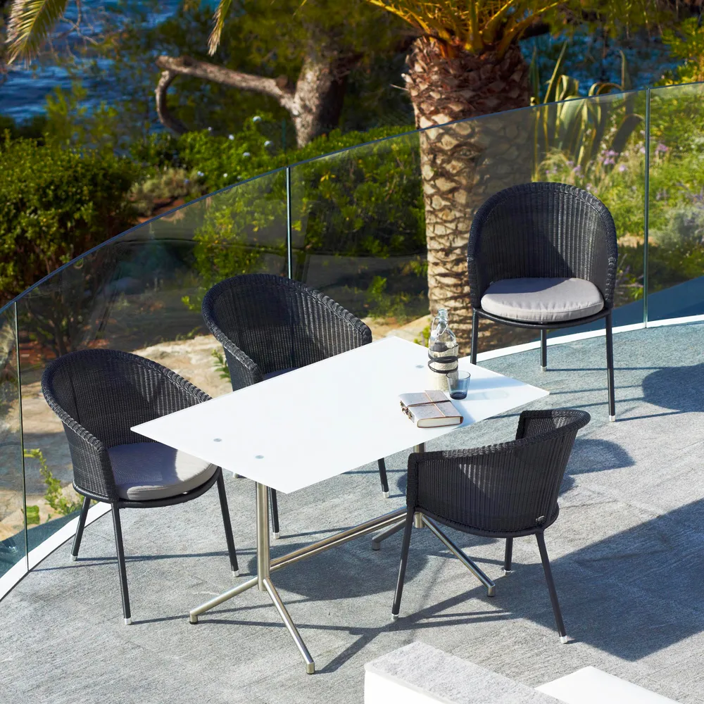 Silla con reposabrazos Trinity, Graphite Cane-line