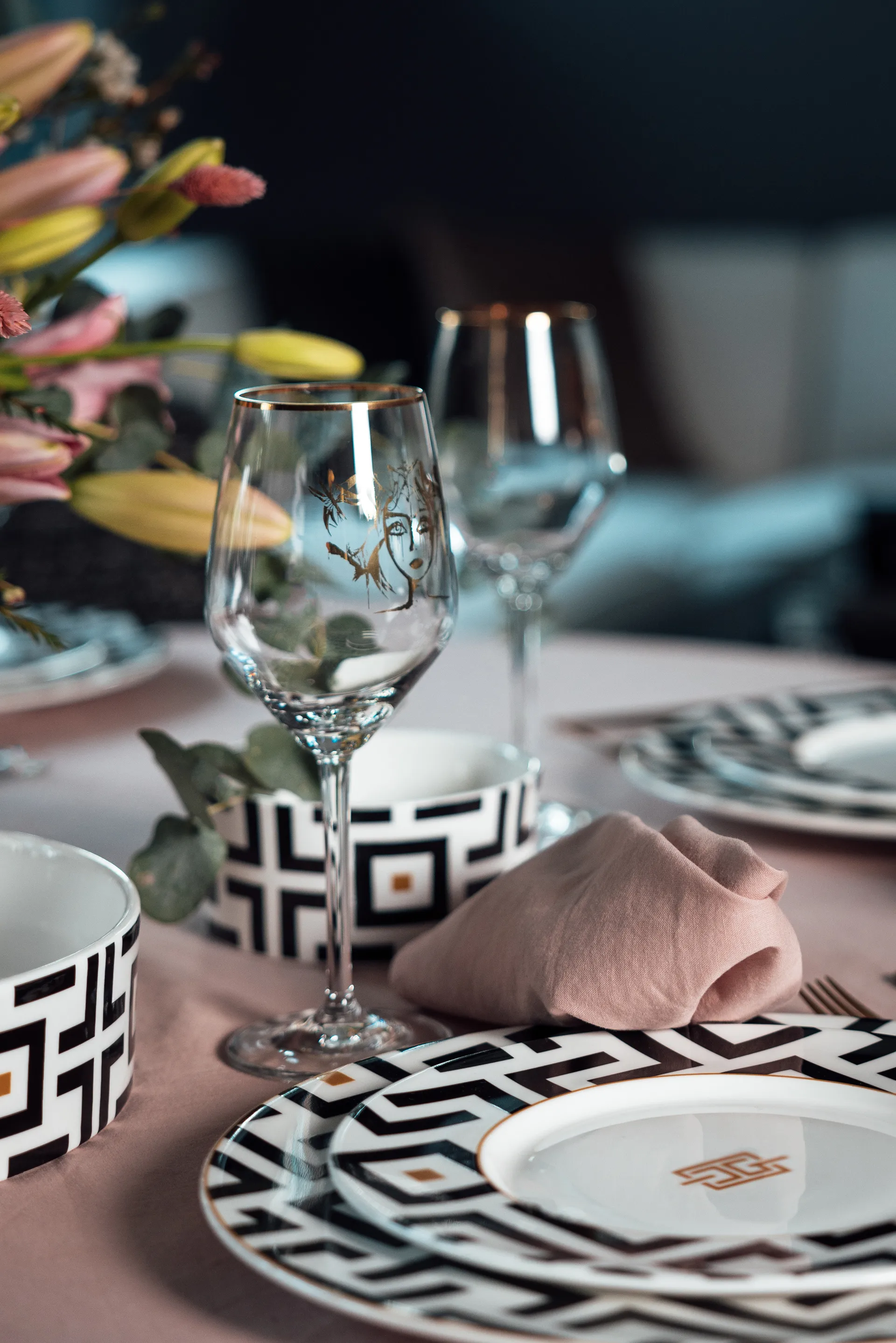 Plato DECO Ø22,5 cm, blanco-negro Carolina Gynning