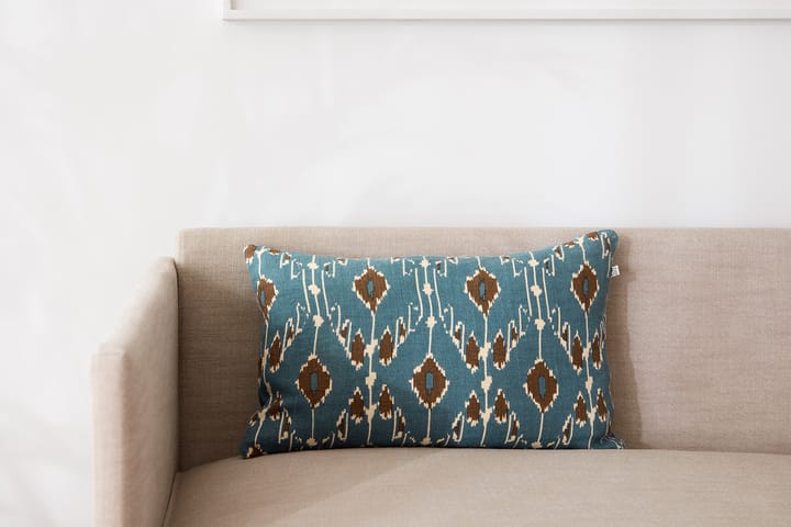 Funda de cojín Ikat Goa 60x40 cm, Heaven blue-taupe Chhatwal & Jonsson