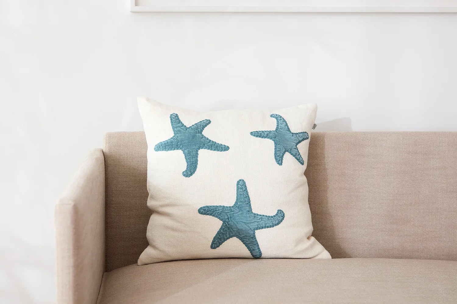 Funda de cojín Star Fish 50x50 cm, Off white-heaven blue Chhatwal & Jonsson
