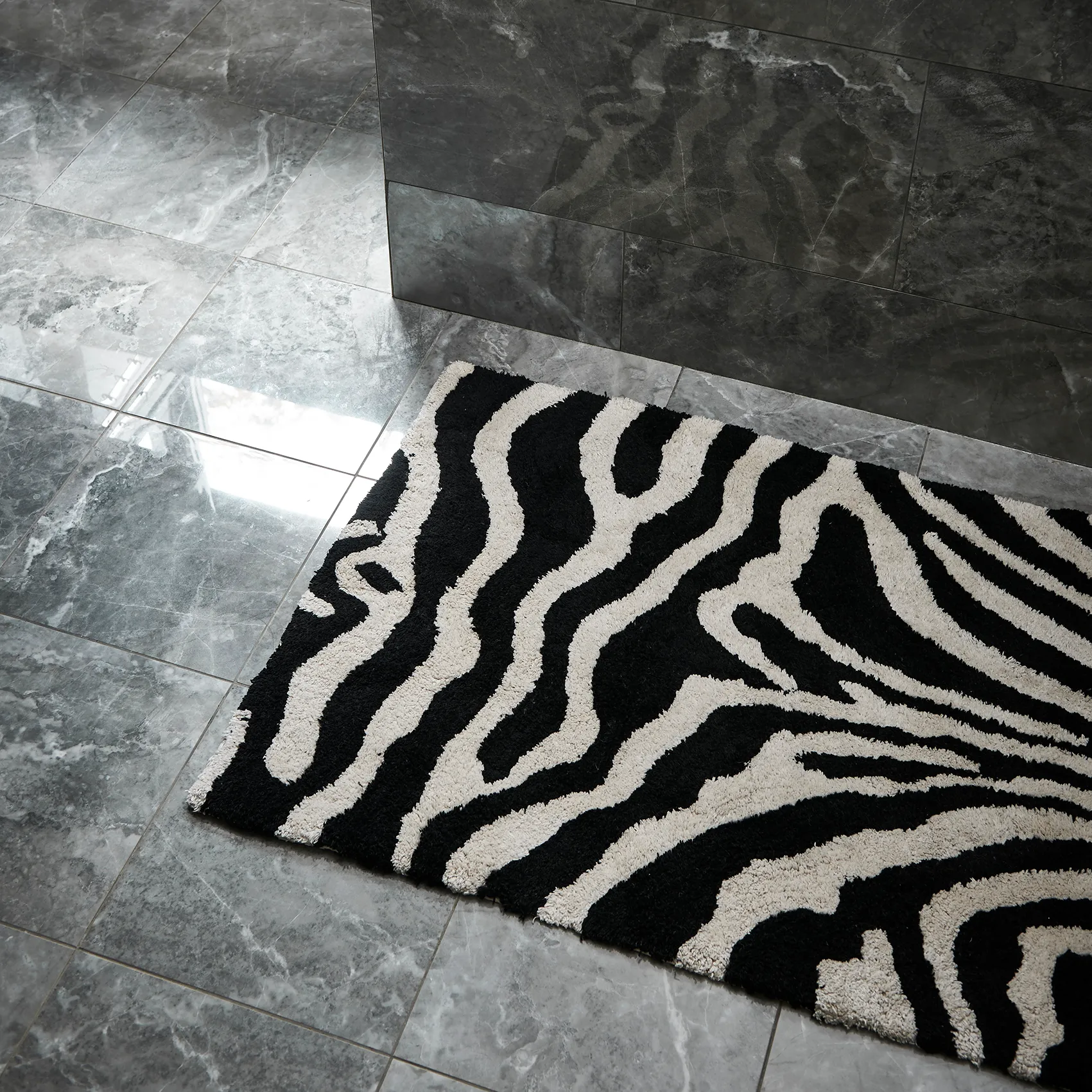 Alfombrilla de baño Zebra 60x90 cm, negro-blanco Classic Collection