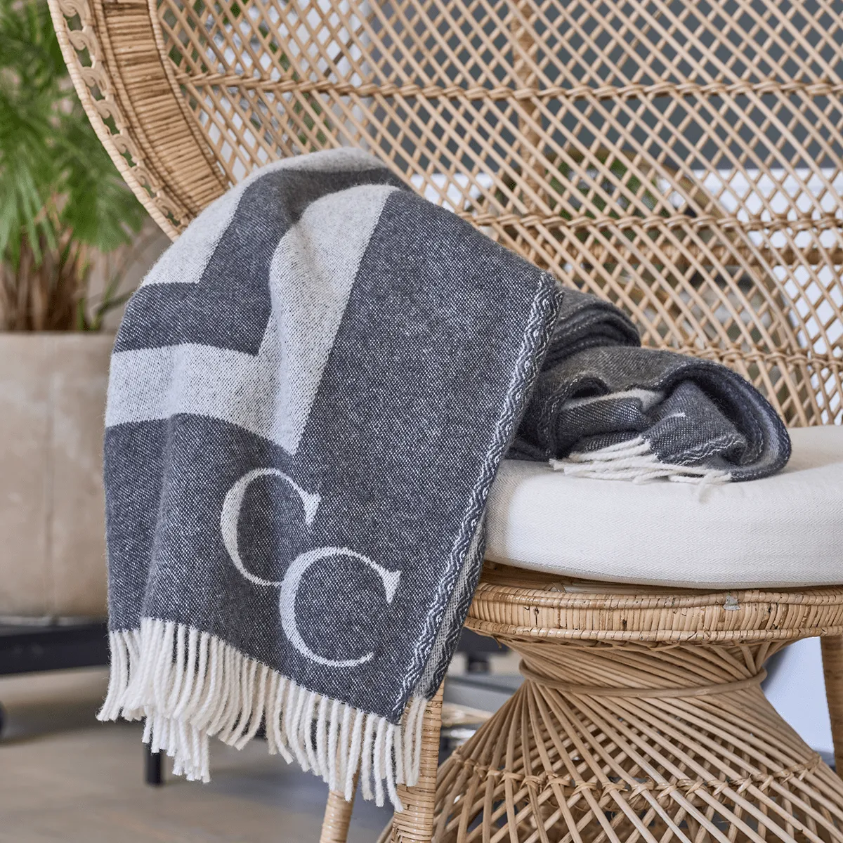 Manta de lana Monogram 130x200 cm, Iron gate Classic Collection