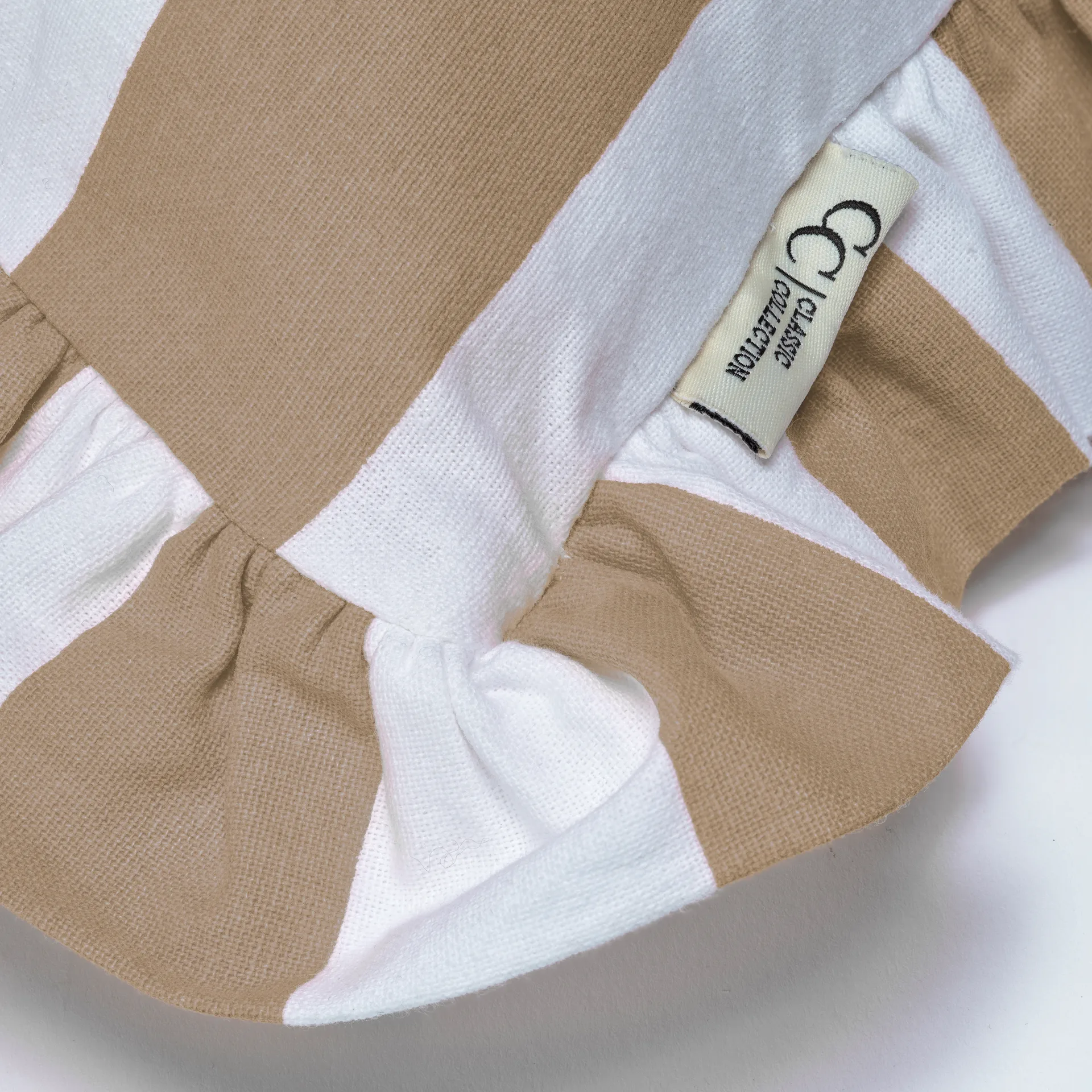 Ruffle Stripes Funda de cojín 50x50 cm, Beige Classic Collection