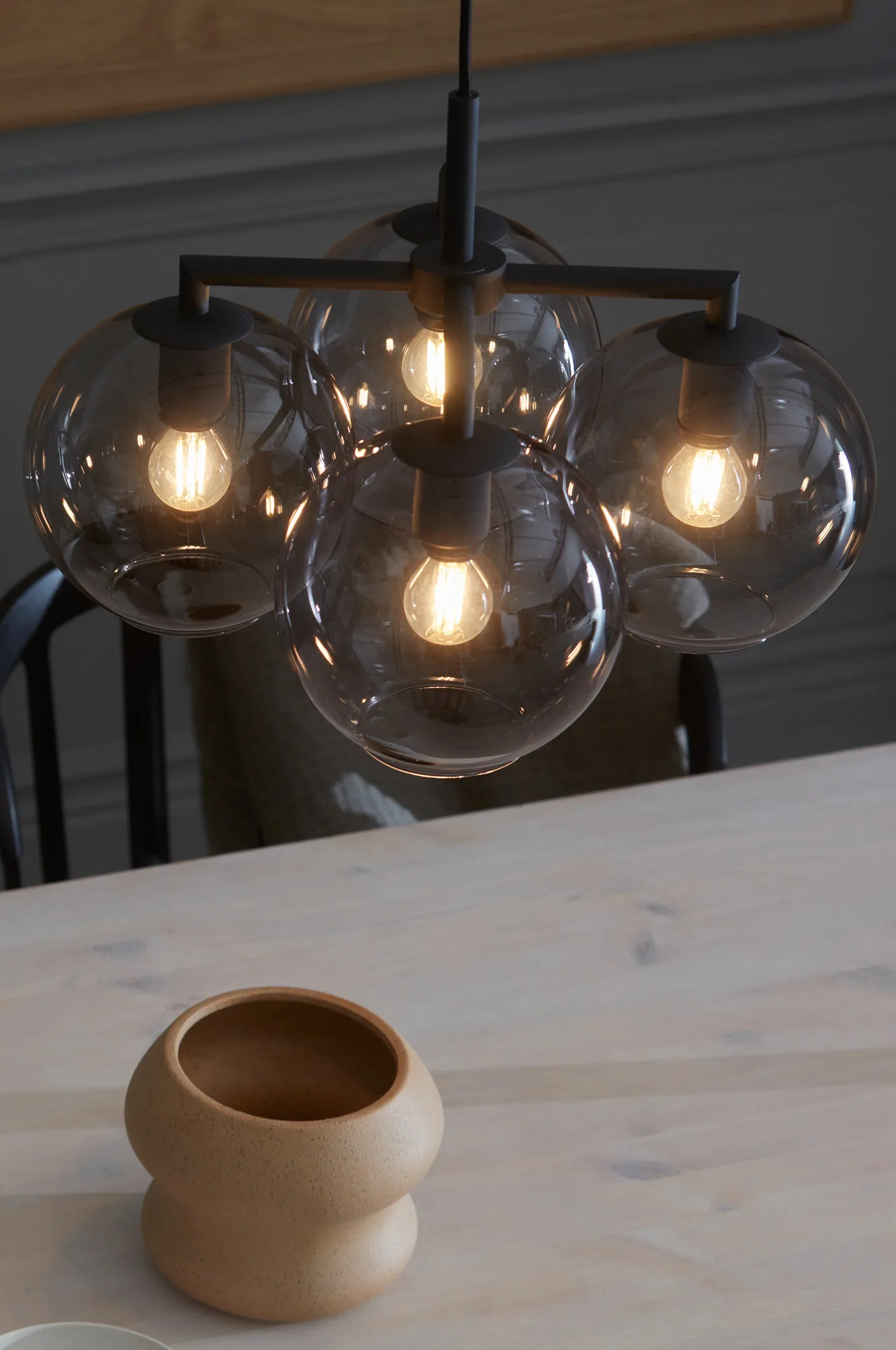 Lámpara colgante Ture 30 cm, negro-vidrio ahumado CO Bankeryd