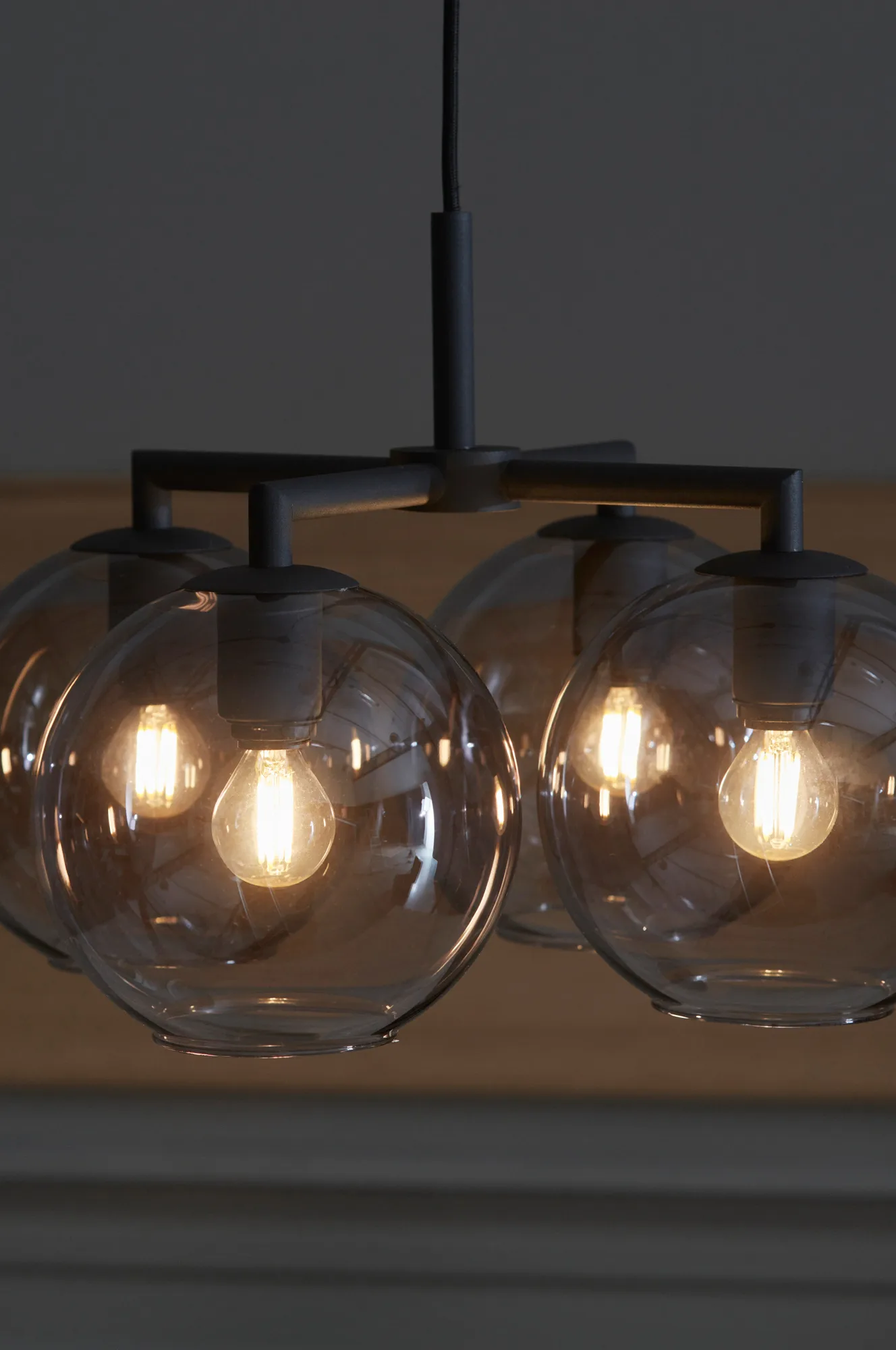 Lámpara colgante Ture 30 cm, negro-vidrio ahumado CO Bankeryd