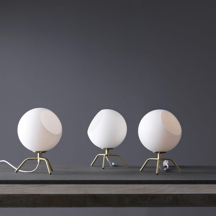 Lámpara de mesa Bug, blanco-latón CO Bankeryd
