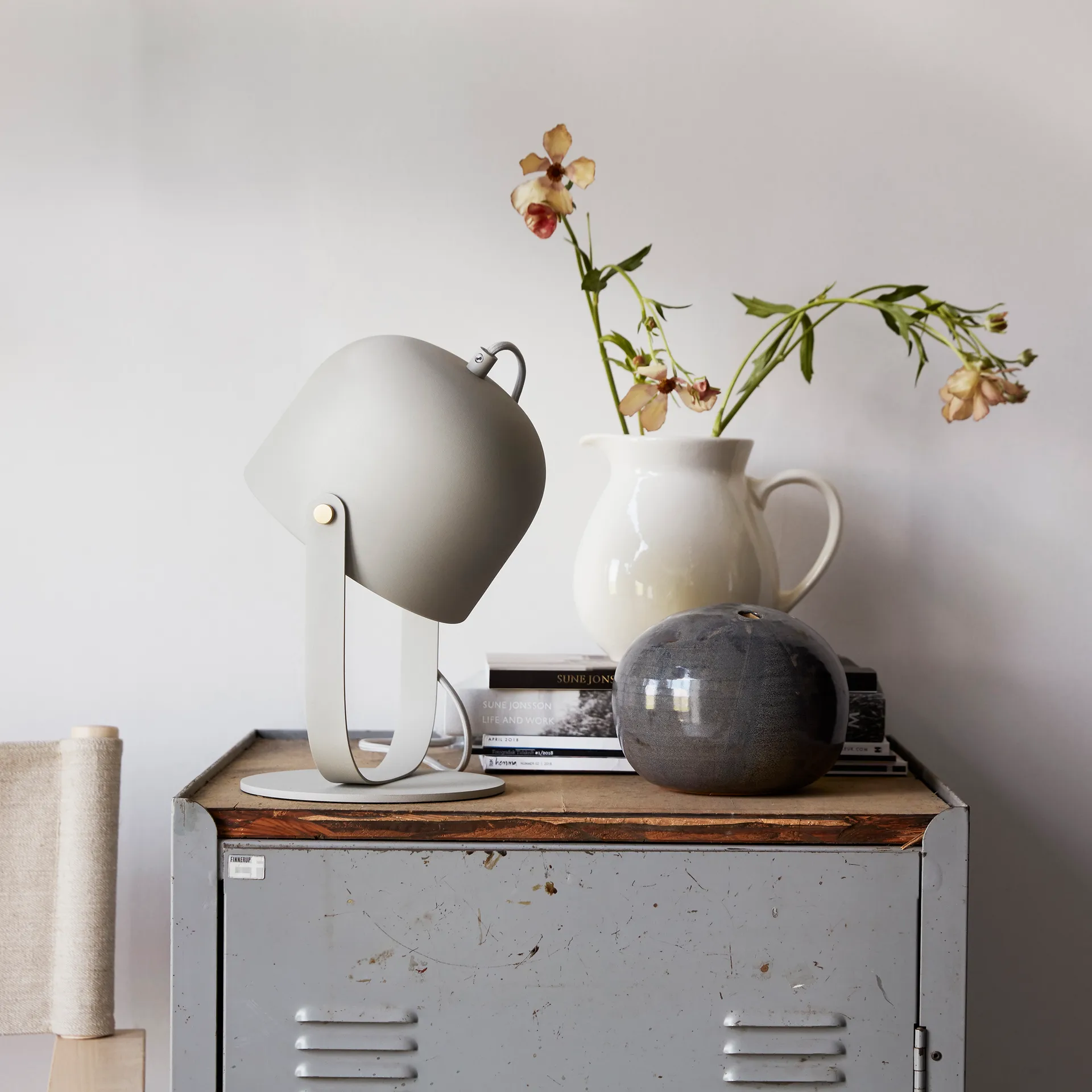 Lámpara de mesa Svejk 18, Beige-latón CO Bankeryd