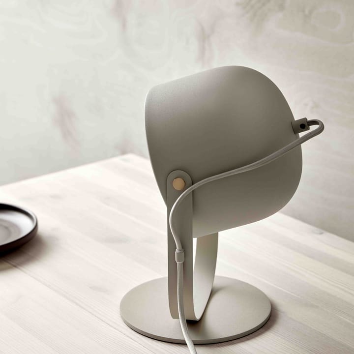 Lámpara de mesa Svejk 18, Beige-latón CO Bankeryd
