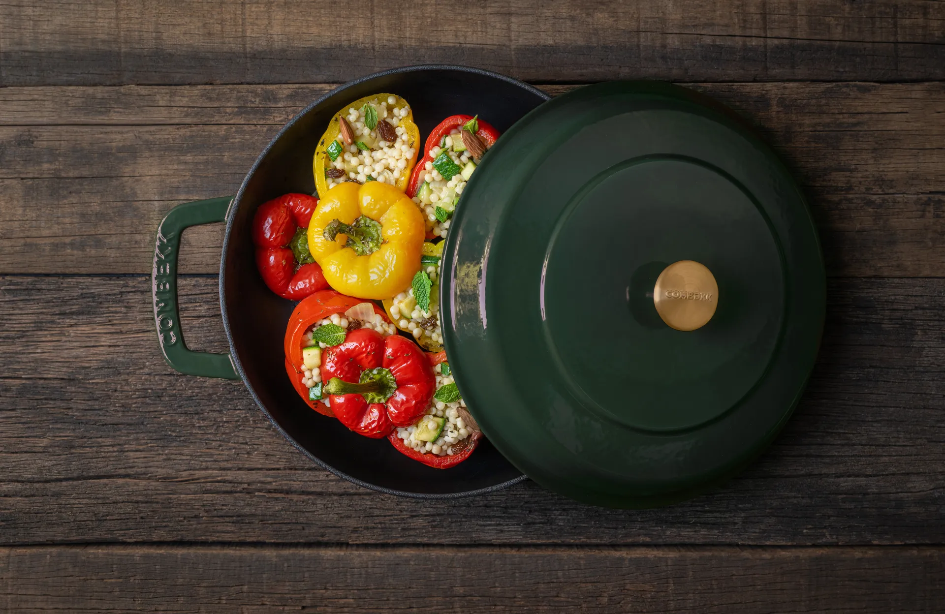 Cazuela de hierro fundido esmaltado Combekk Enameled Ø28 cm, Holly Green-pomo gold Combekk