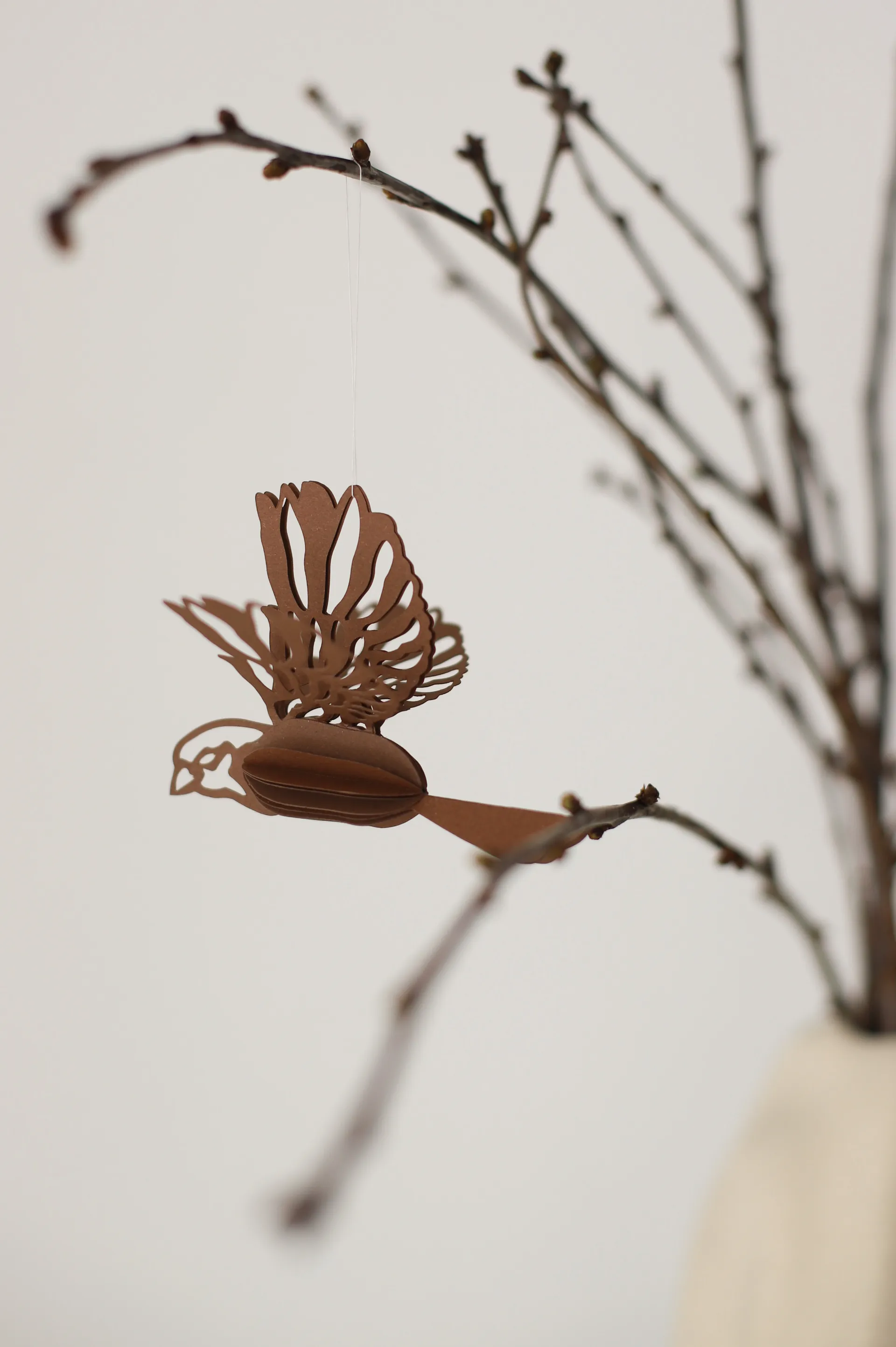 Colgante decorativo de pájaro de papel set de 2, Café Cooee Design