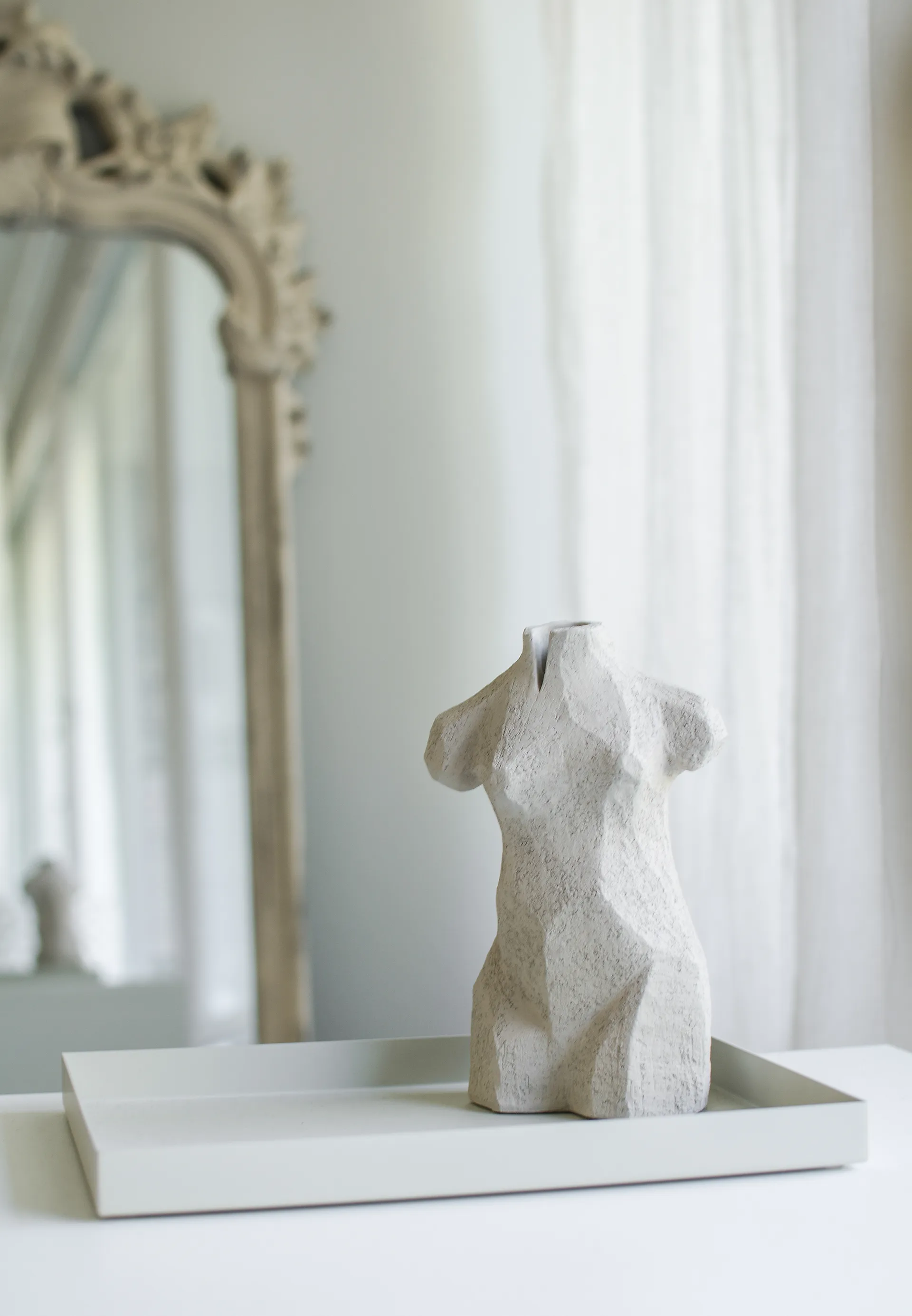 Escultura Leah, Limestone Cooee Design