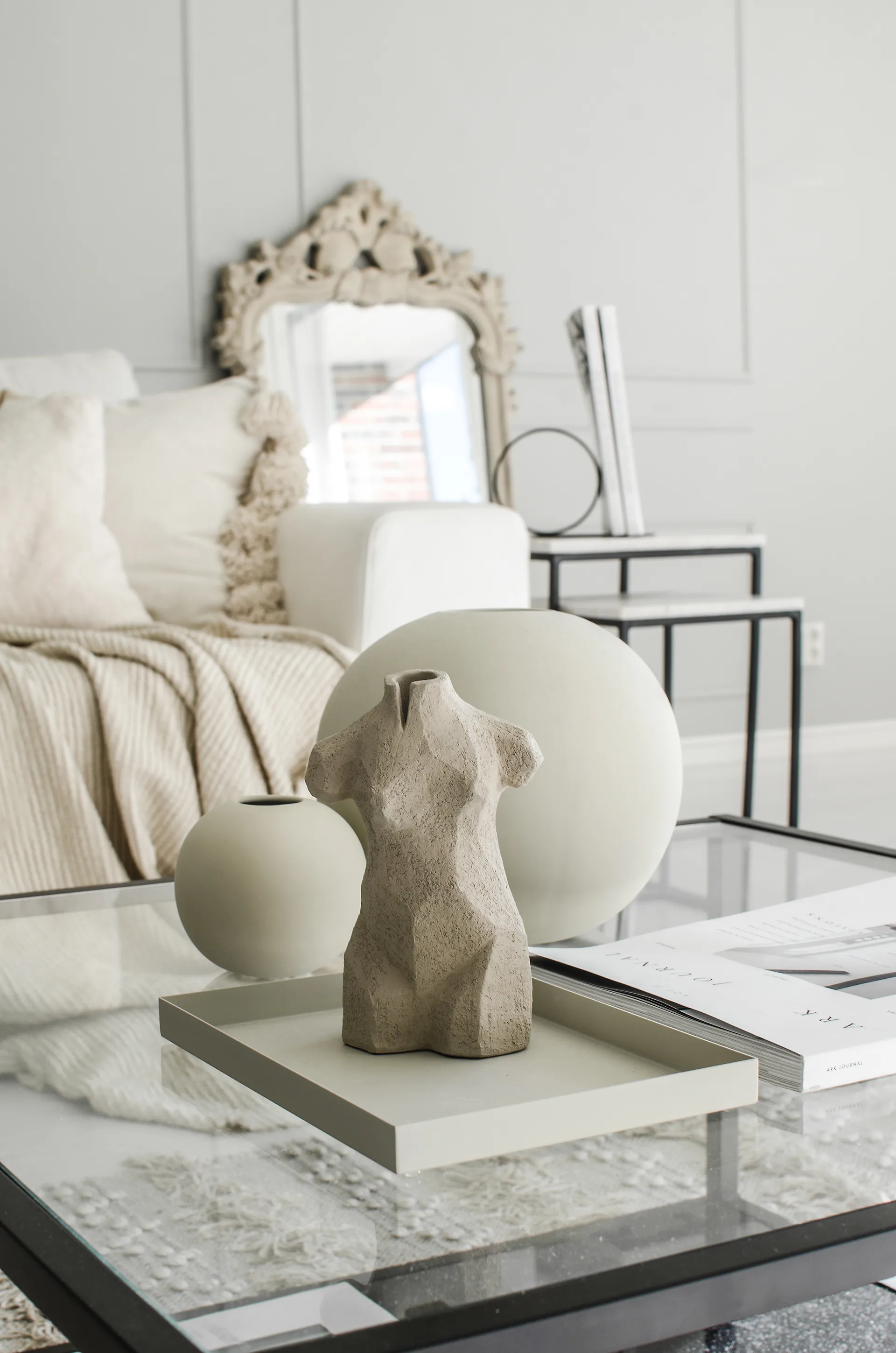 Escultura Leah, Limestone Cooee Design