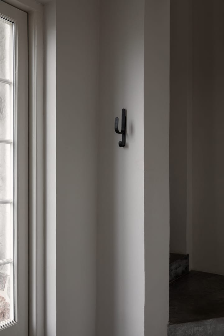 Gancho Woody One, Black stained oak Cooee Design