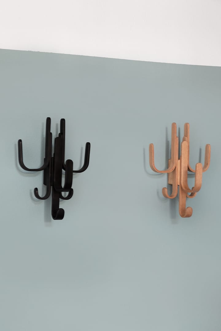 Gancho Woody Three, Black stained oak Cooee Design