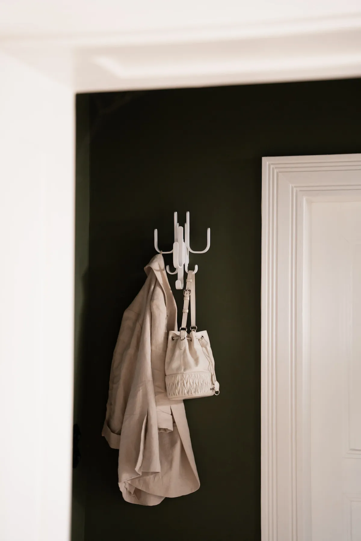 Gancho Woody Three, White Cooee Design