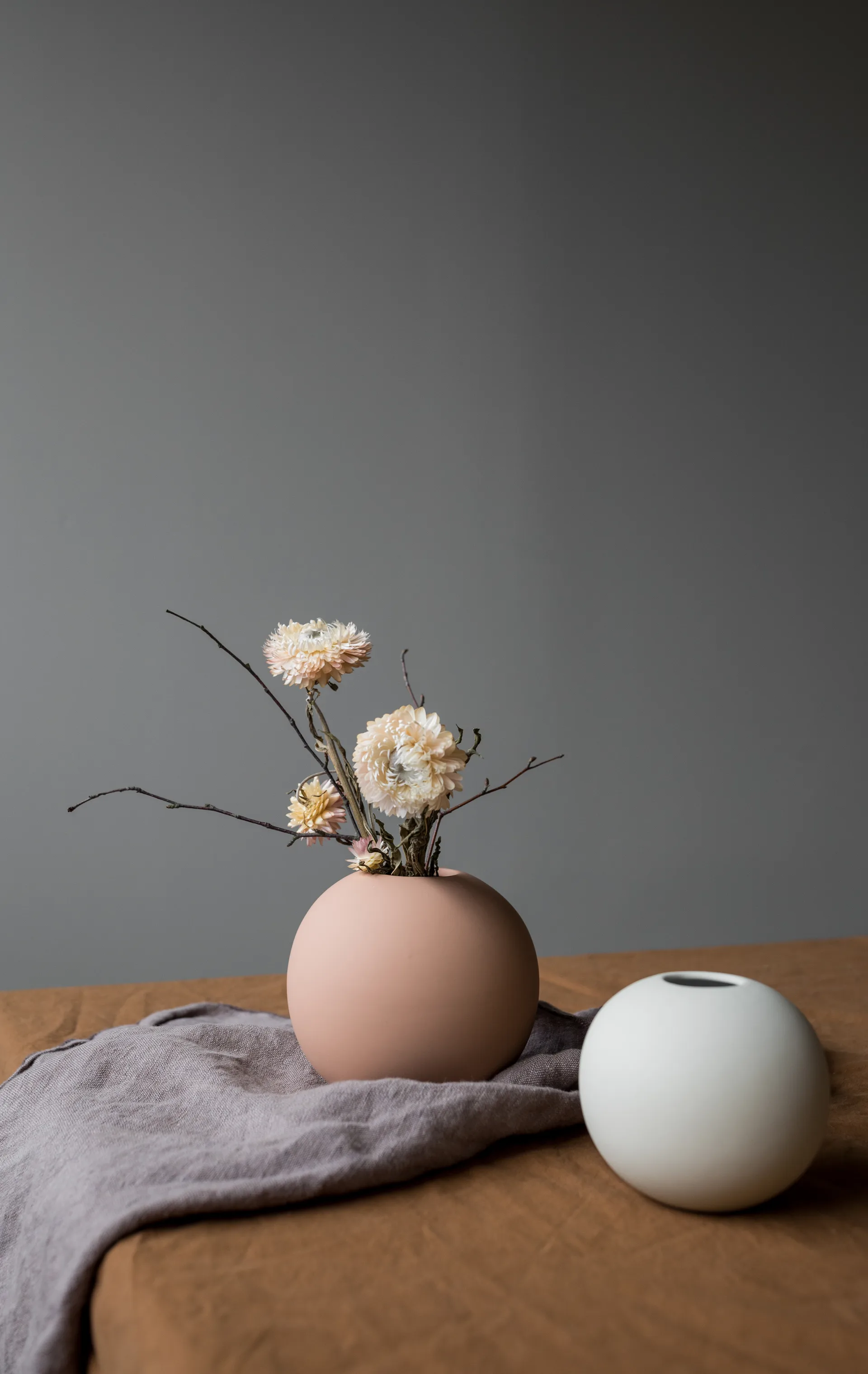 Jarrón Ball cafe au Lait, 8 cm Cooee Design