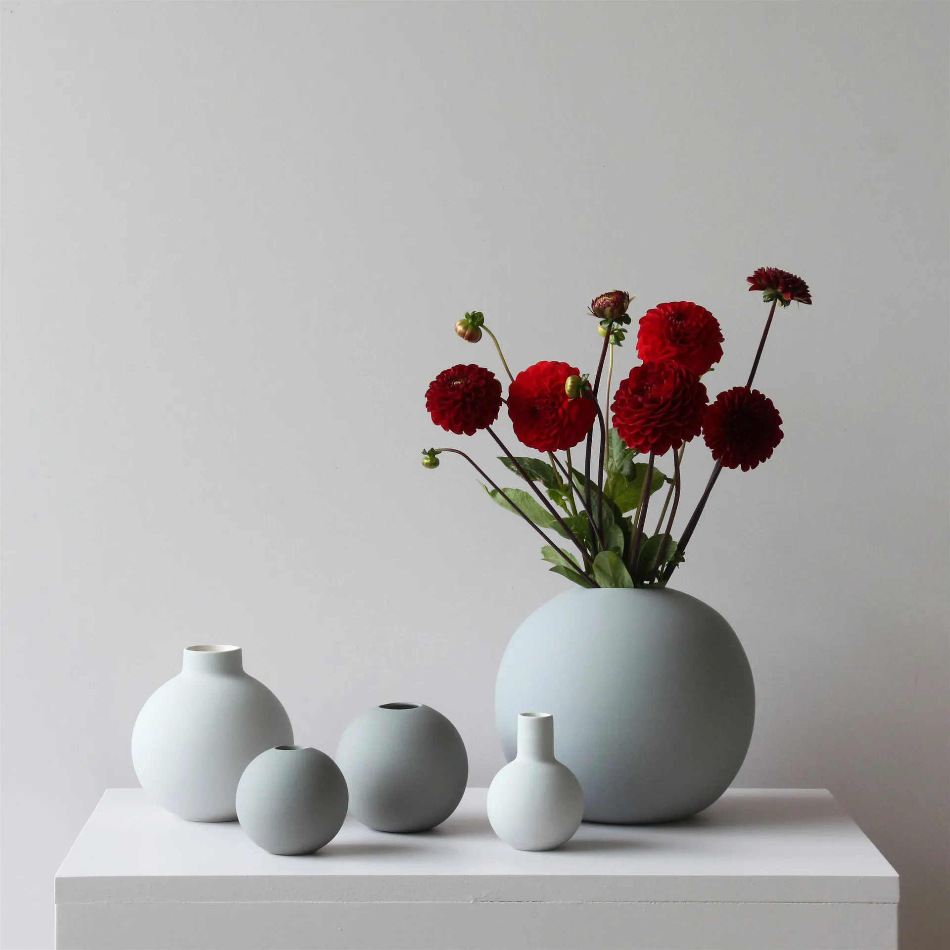 Jarrón Ball gris, 8 cm Cooee Design