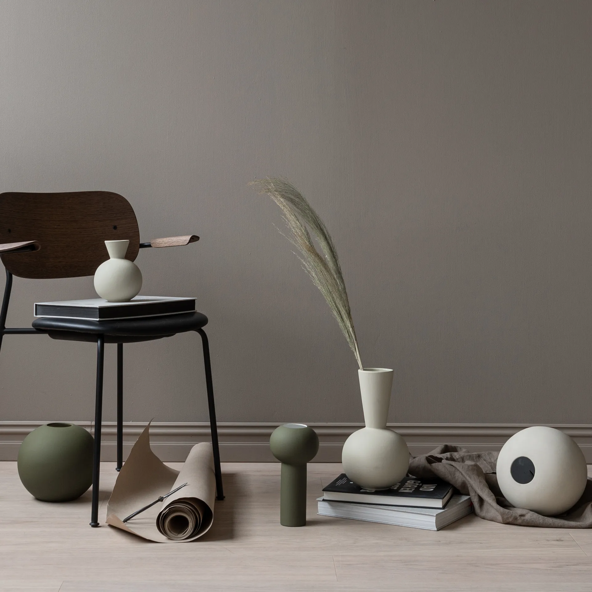 Jarrón Ball olive, 20 cm Cooee Design