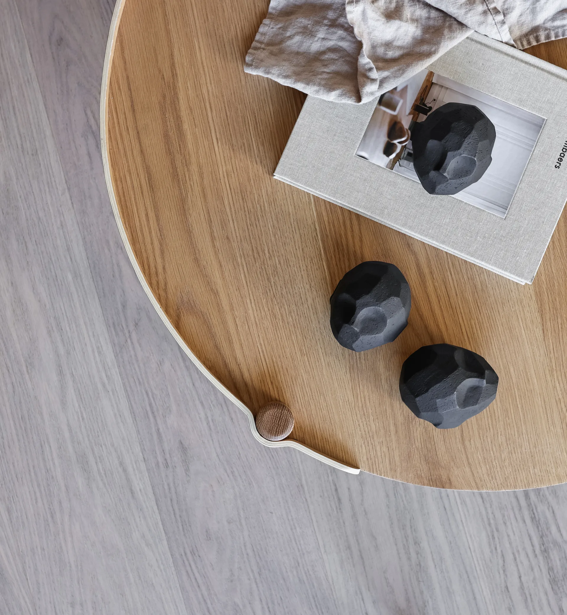 Set de 3 esculturas Pebble heads, Coal Cooee Design