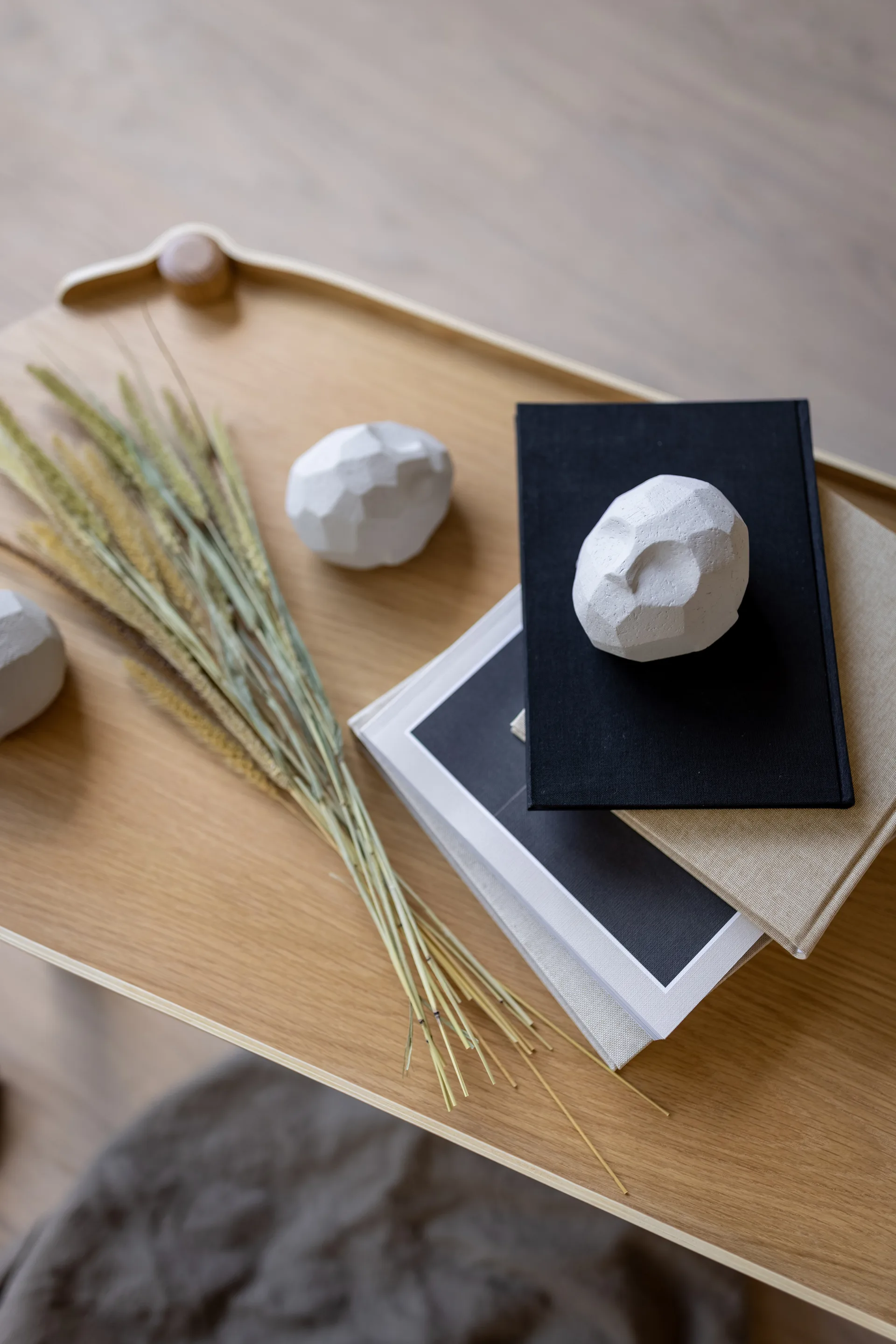 Set de 3 esculturas Pebble heads, Limestone Cooee Design