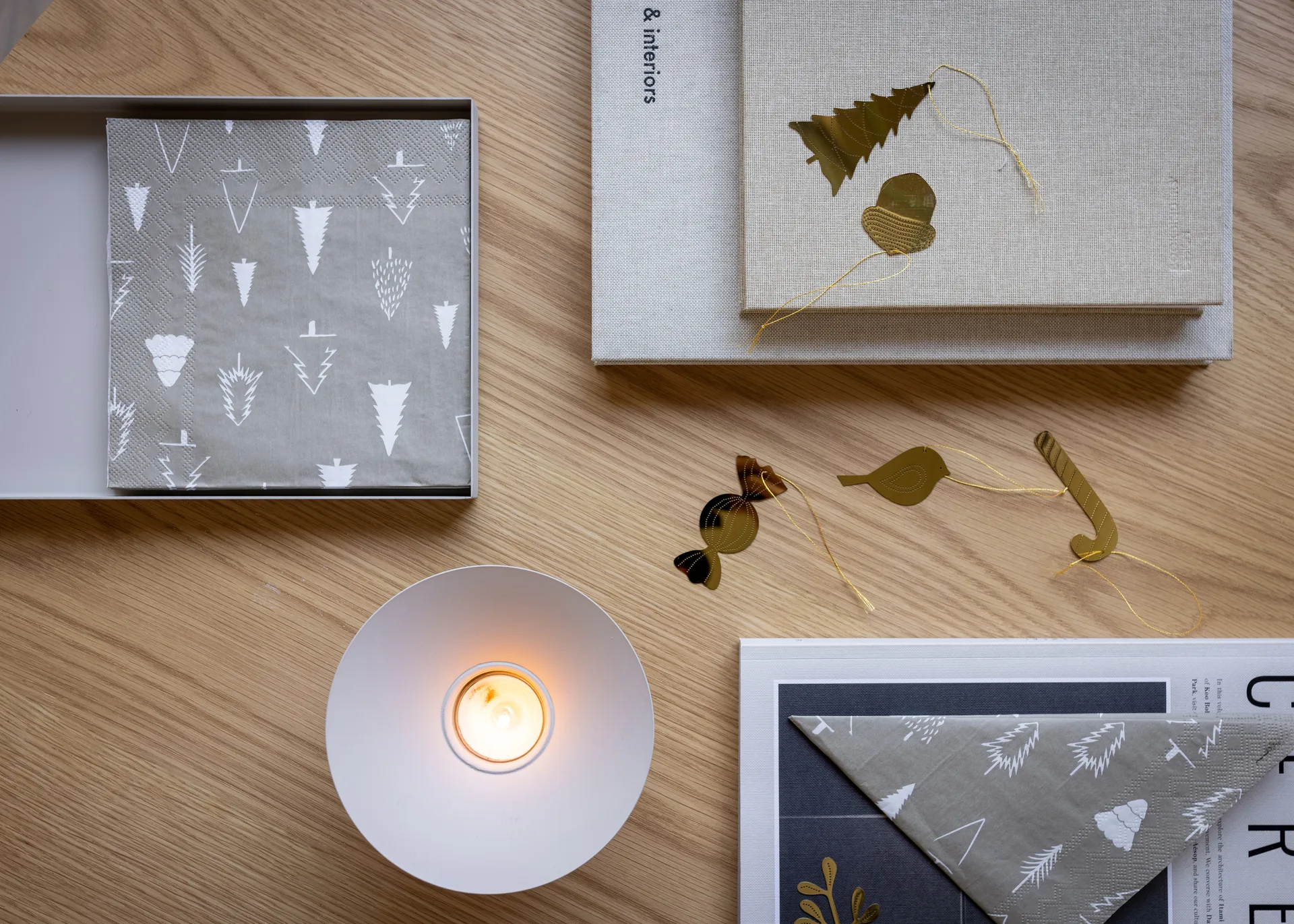 Set de 4 colgantes de navidad Cooee latón, Acorn Cooee Design