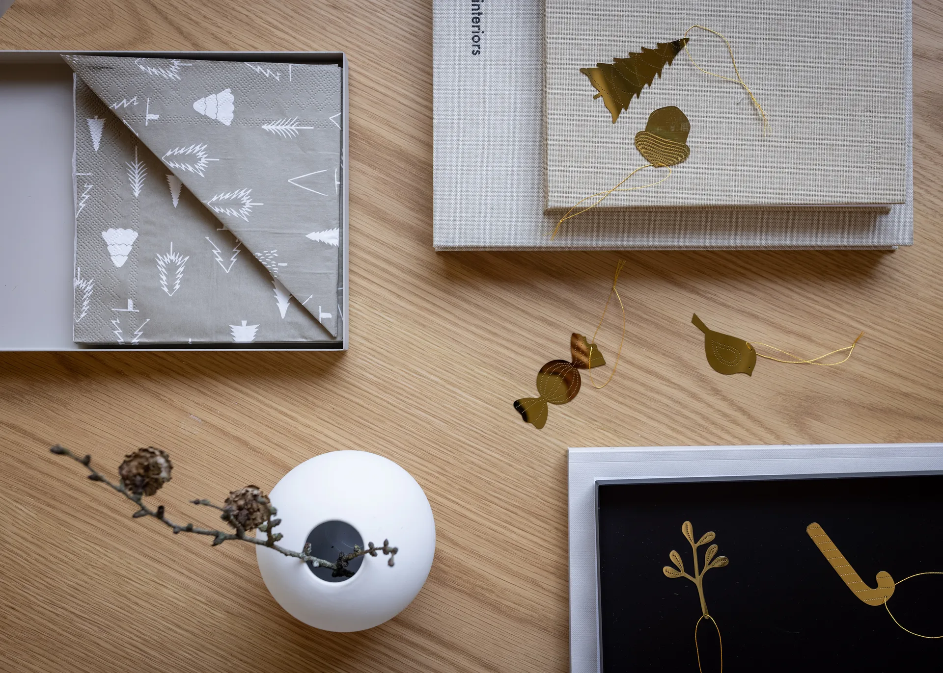 Set de 4 colgantes de navidad Cooee latón, Mistletoe Cooee Design