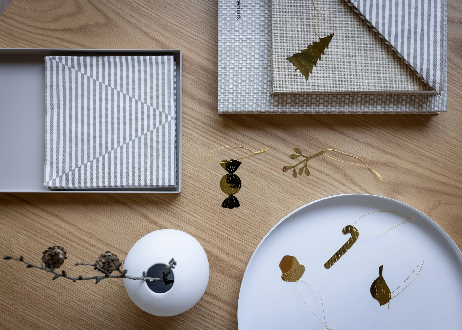 Set de 4 colgantes de navidad Cooee latón, Mistletoe Cooee Design