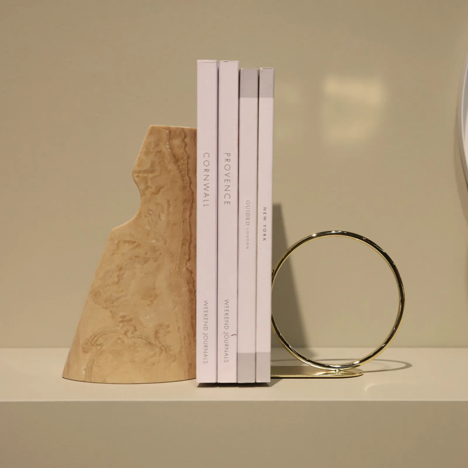 Sujetalibros Shoulder, Travertine Cooee Design
