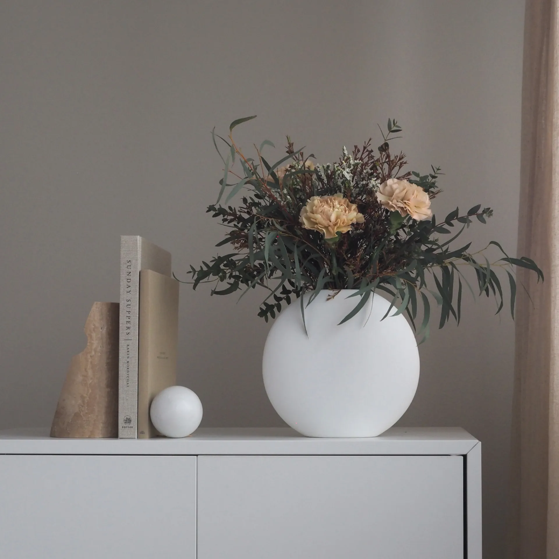 Sujetalibros Shoulder, Travertine Cooee Design