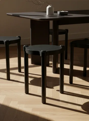 Taburete Woody  - Roble teñido en negro - Cooee Design