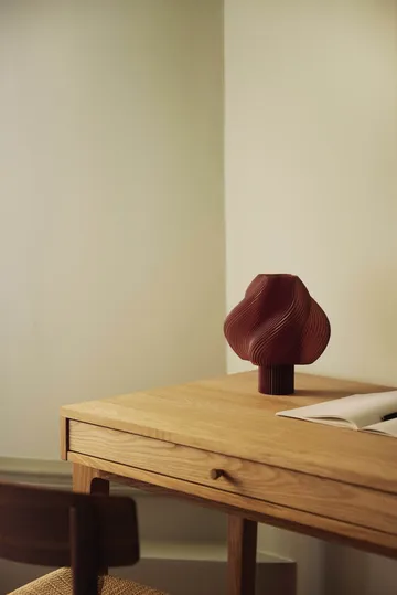 Lámpara de mesa portátil Soft Serve - Cherry, 23 cm - Crème Atelier