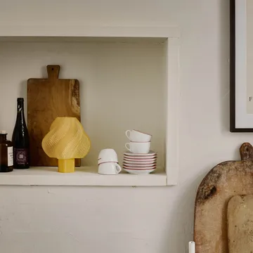 Lámpara de mesa portátil Soft Serve - Limoncello sorbet, 23 cm - Crème Atelier