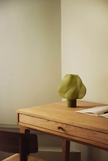 Lámpara de mesa portátil Soft Serve - Olive, 23 cm - Crème Atelier