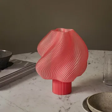 Lámpara de mesa portátil Soft Serve - Peach sorbet, 23 cm - Crème Atelier