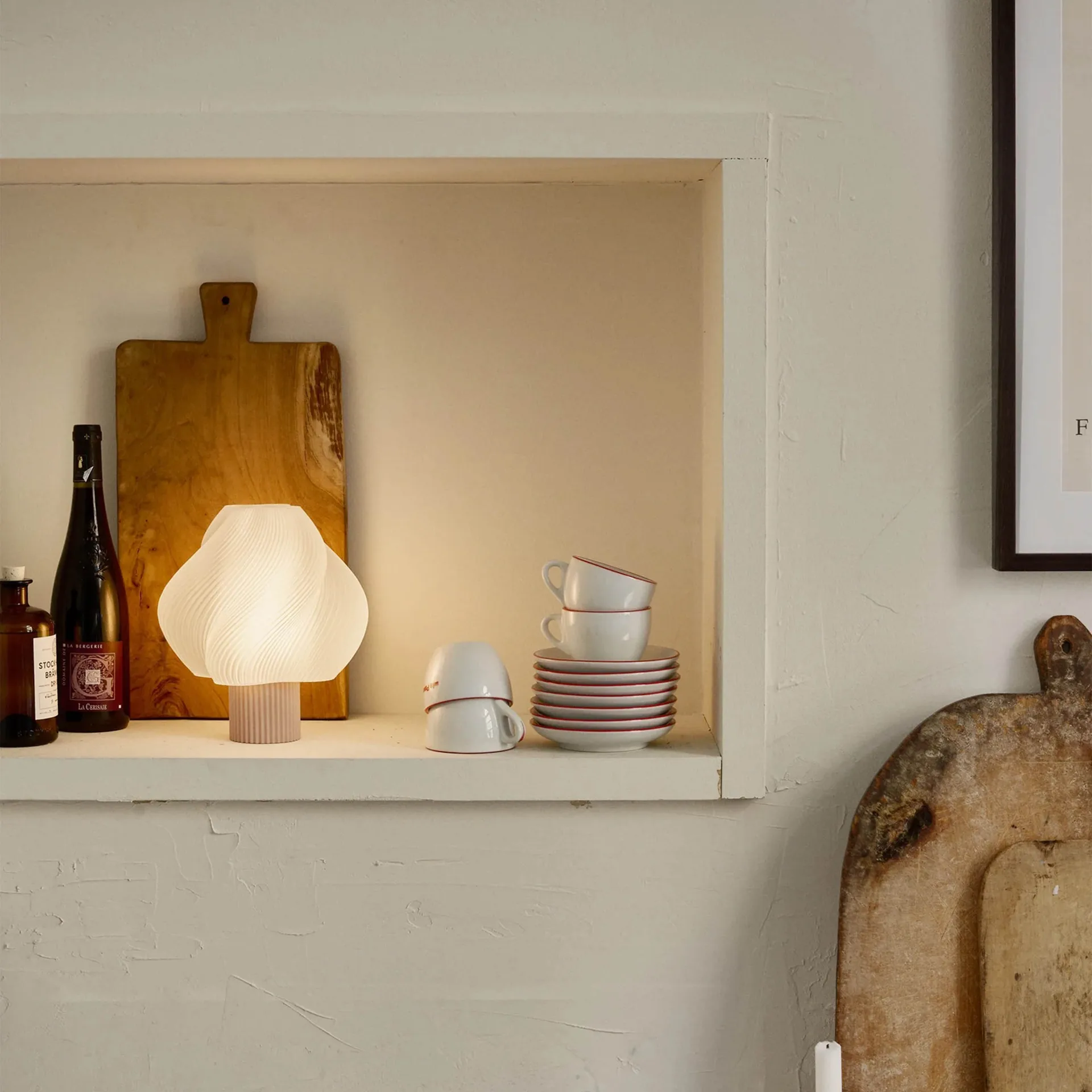 Lámpara de mesa portátil Soft Serve, Wild strawberry, 23 cm Crème Atelier