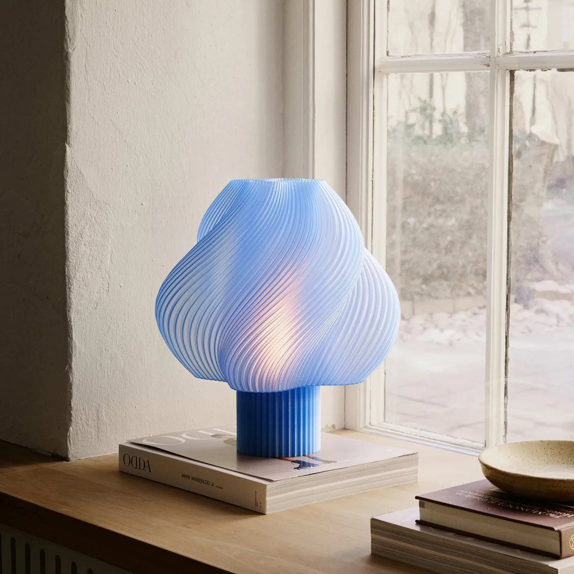 Lámpara de mesa Soft Serve, Blueberry sorbet, Grande, 34 cm Crème Atelier