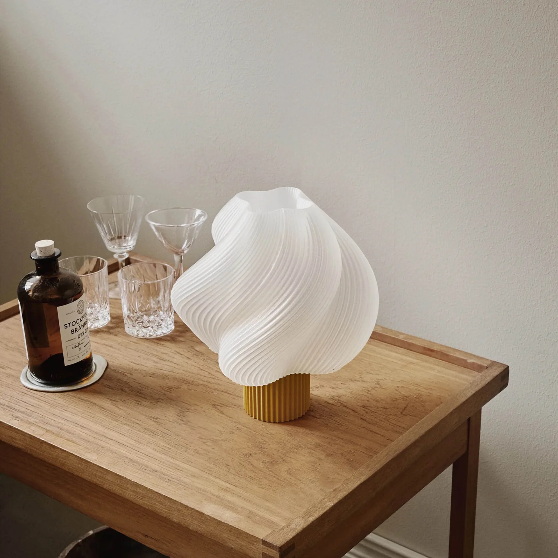 Lámpara de mesa Soft Serve, Cloudberry, Regular, 26 cm Crème Atelier