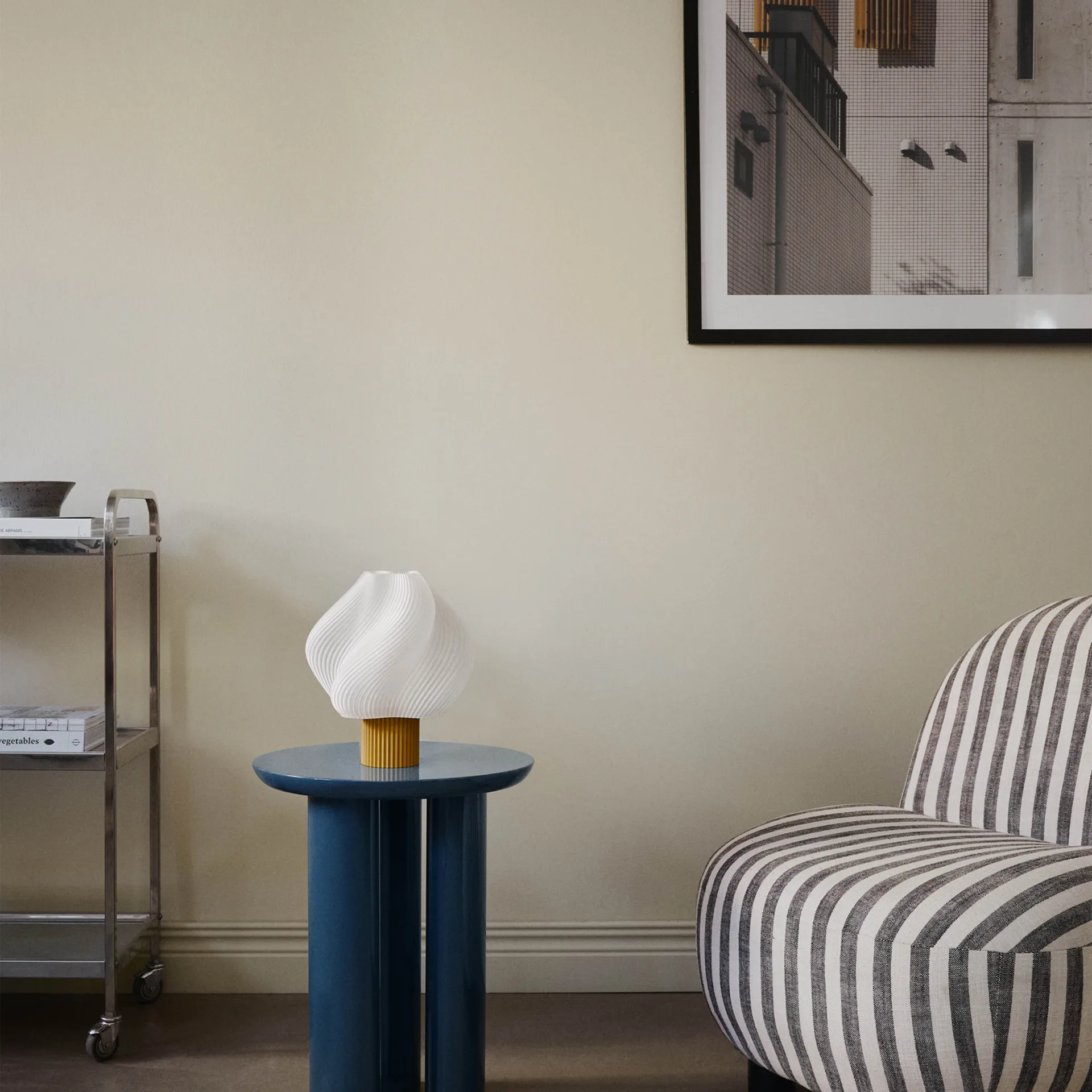 Lámpara de mesa Soft Serve, Cloudberry, Regular, 26 cm Crème Atelier