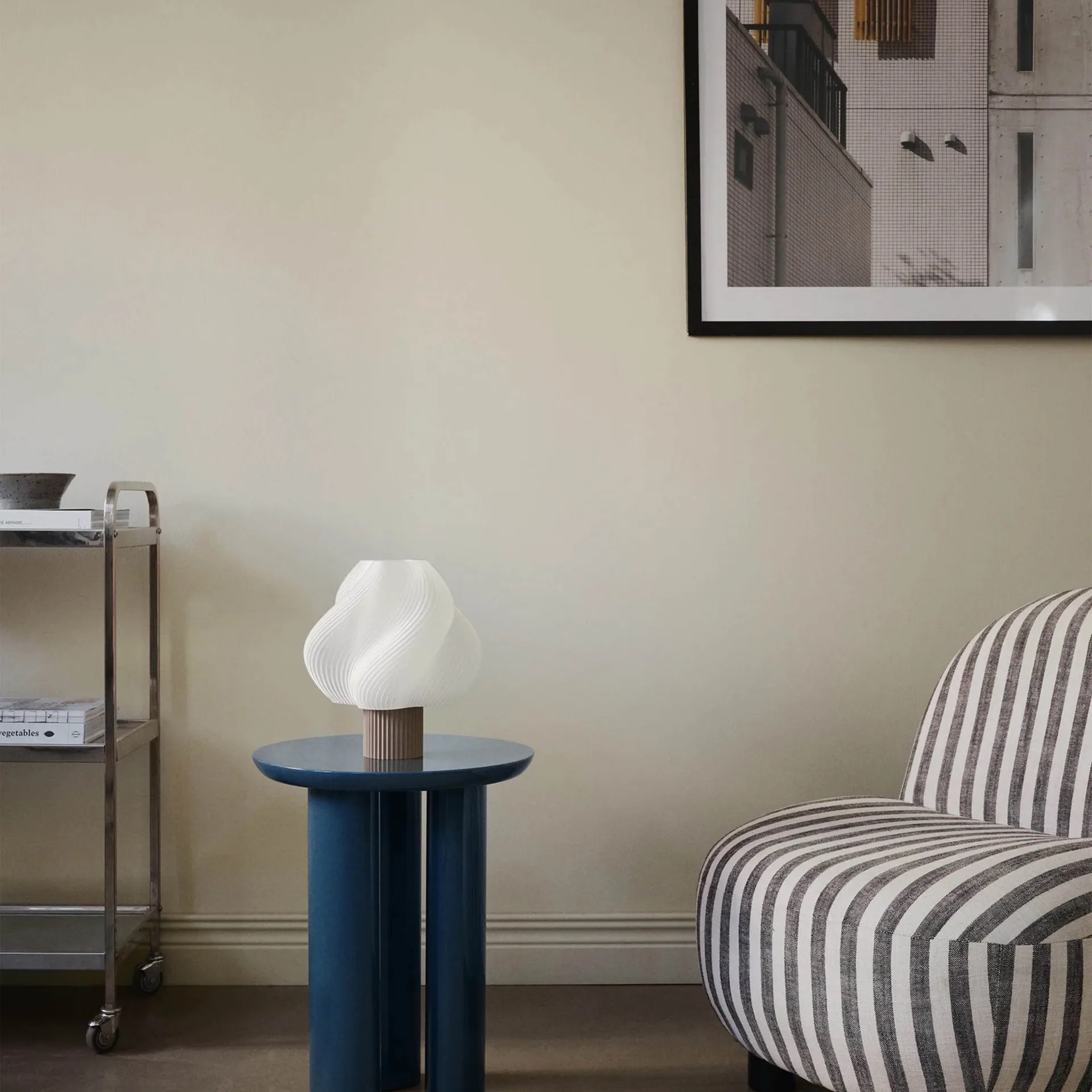 Lámpara de mesa Soft Serve, Mocha, Regular, 26 cm Crème Atelier