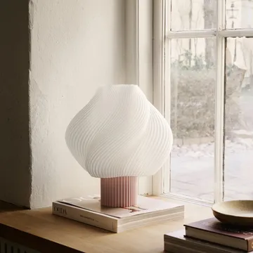 Lámpara de mesa Soft Serve - Wild strawberry, Grande, 34 cm - Crème Atelier