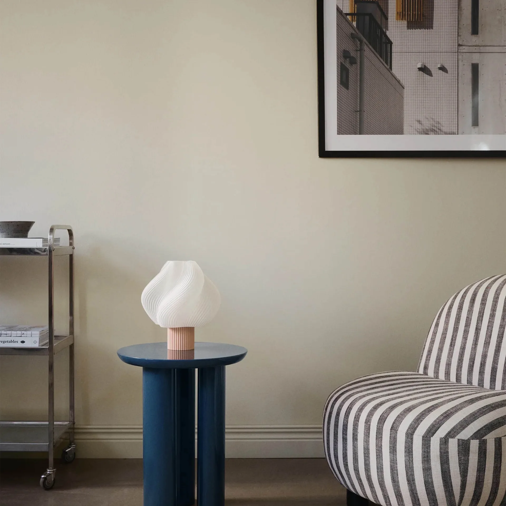 Lámpara de mesa Soft Serve, Wild strawberry, Regular, 26 cm Crème Atelier