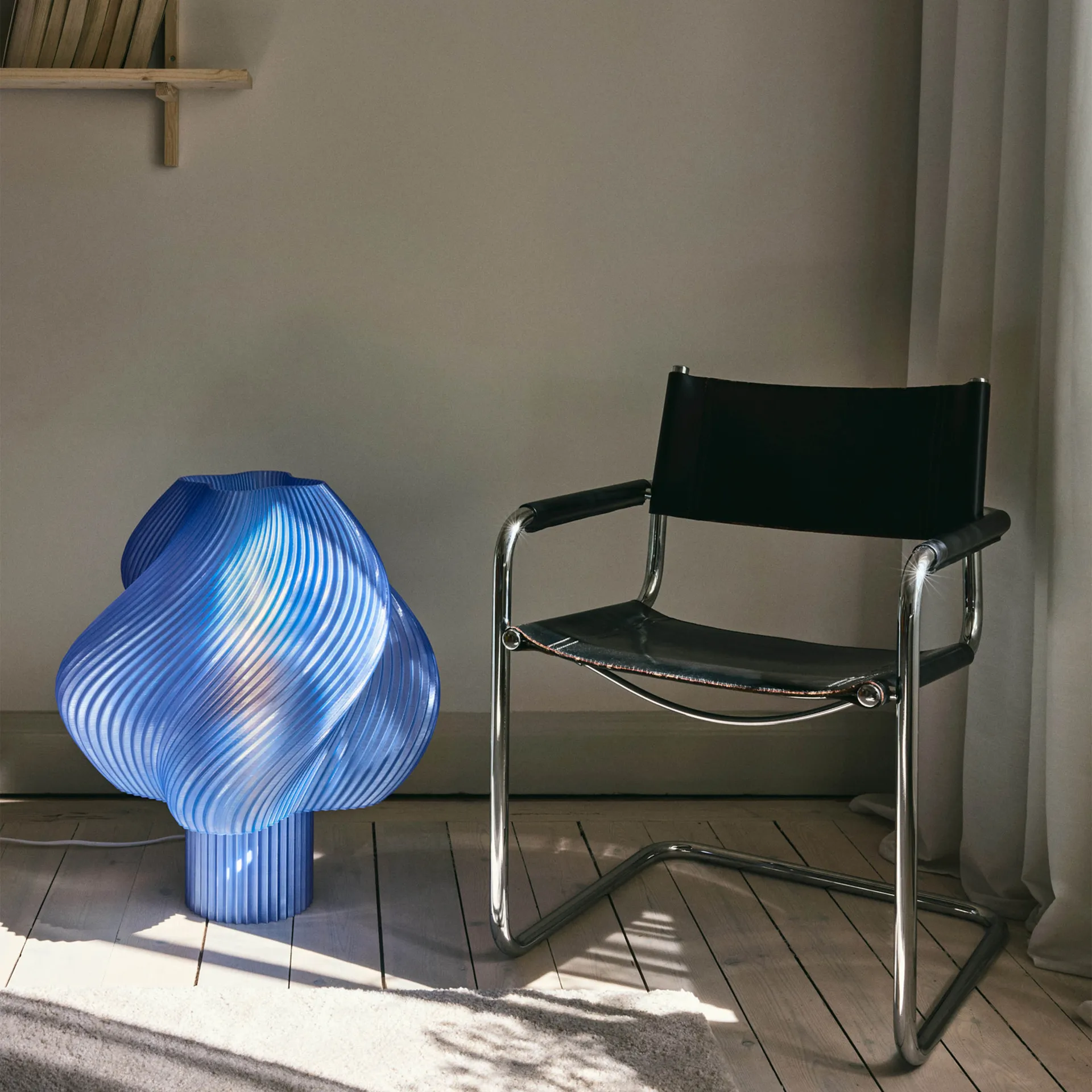 Lámpara de pie Soft Serve, Blueberry Sorbet, Mega, 63 cm Crème Atelier