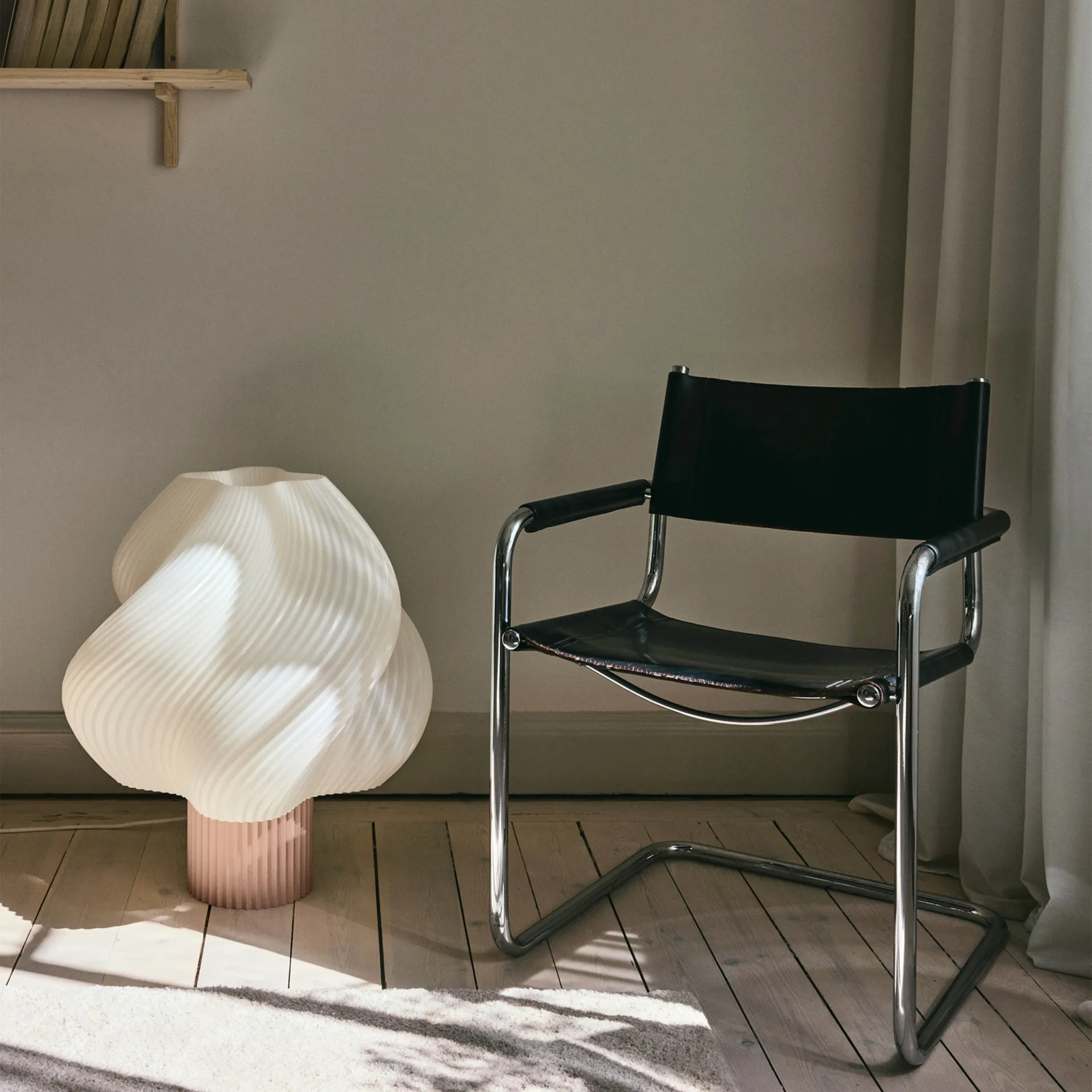 Lámpara de pie Soft Serve, Wild strawberry, Mega, 63 cm Crème Atelier