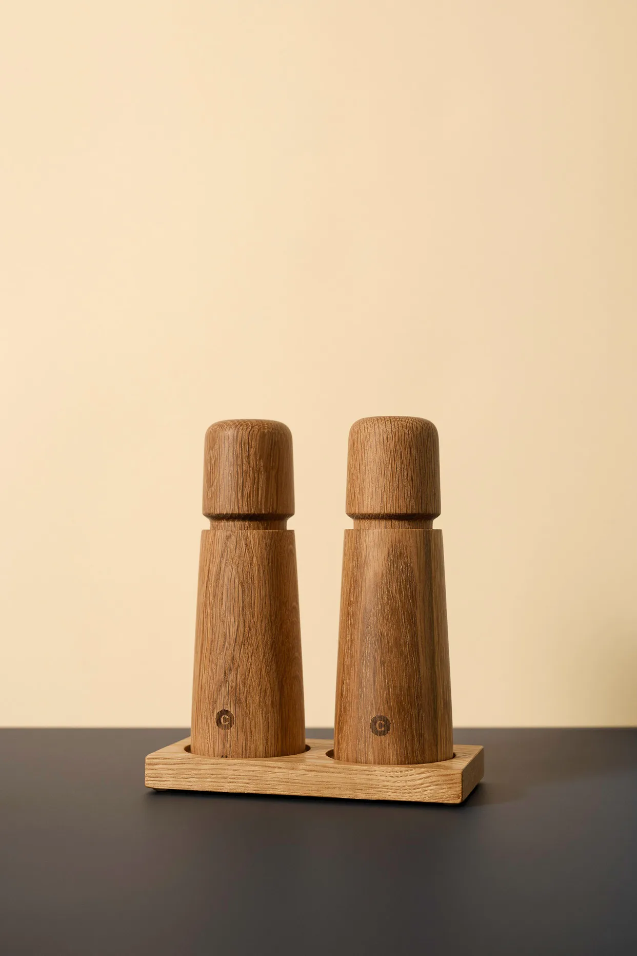 Soporte para molinillos de especias Tabletopper, FSC oak Crushgrind